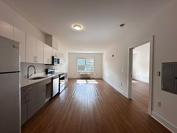 2nd image of 428 Bergen Ave #42E