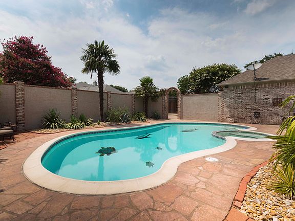 5th image of 3409 White Oak Dr