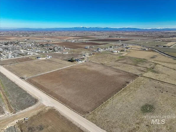 Track Rd, Melba, ID 83641