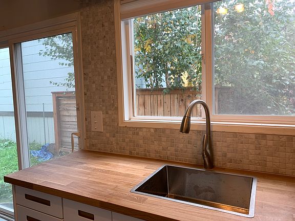 2nd image of 2822 SE 17th Ave #2826