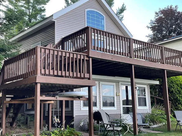 221 Bluegill Lake Rd, Harrison, MI 48625