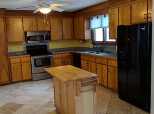 154 Pondview Dr, Amherst, MA 01002