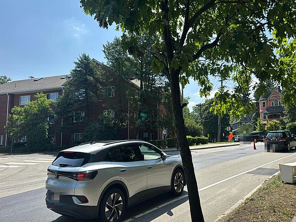 4th image of 548 Centre St