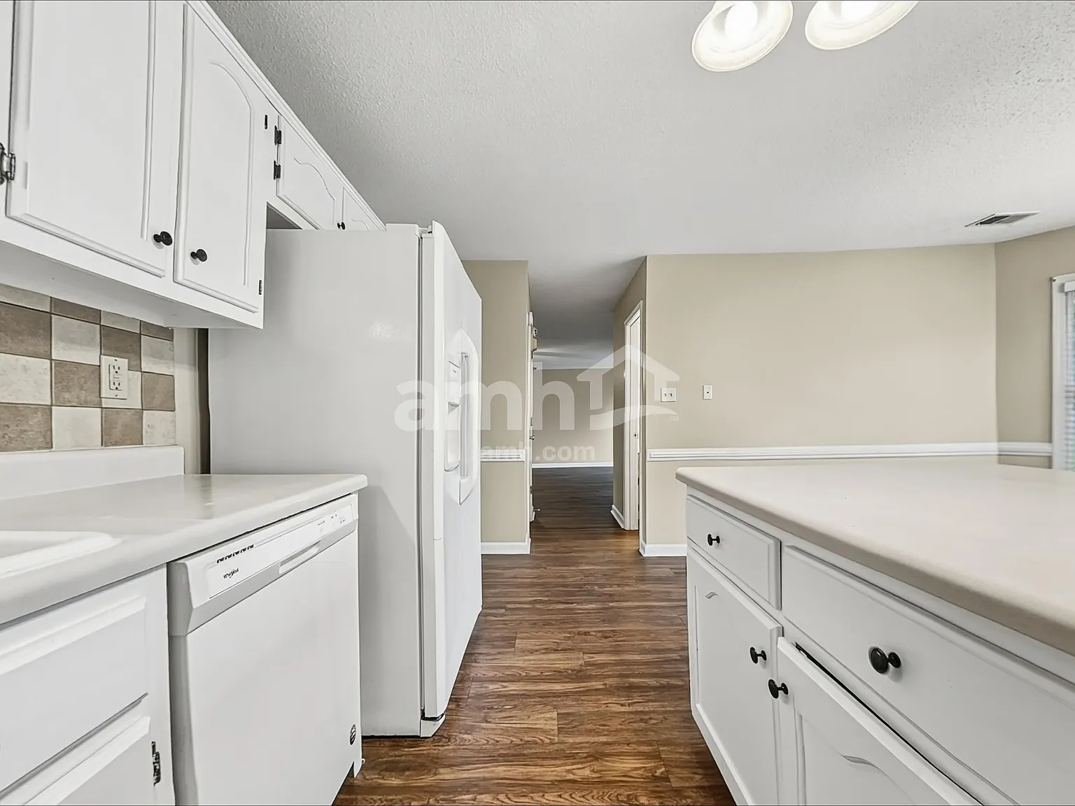 3 bed, 2.5 bath, 2708 sqft, $2,295 — Photo 3