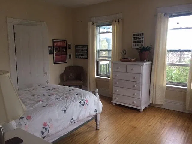 3 bed, 1025 sqft, $2,940 — Photo 2