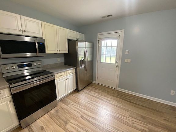 3rd image of 8547 Heirloom Dr NE