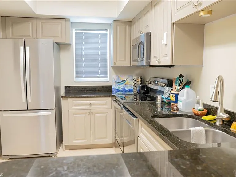 27249 Pullen Ave #5 — Photo 5