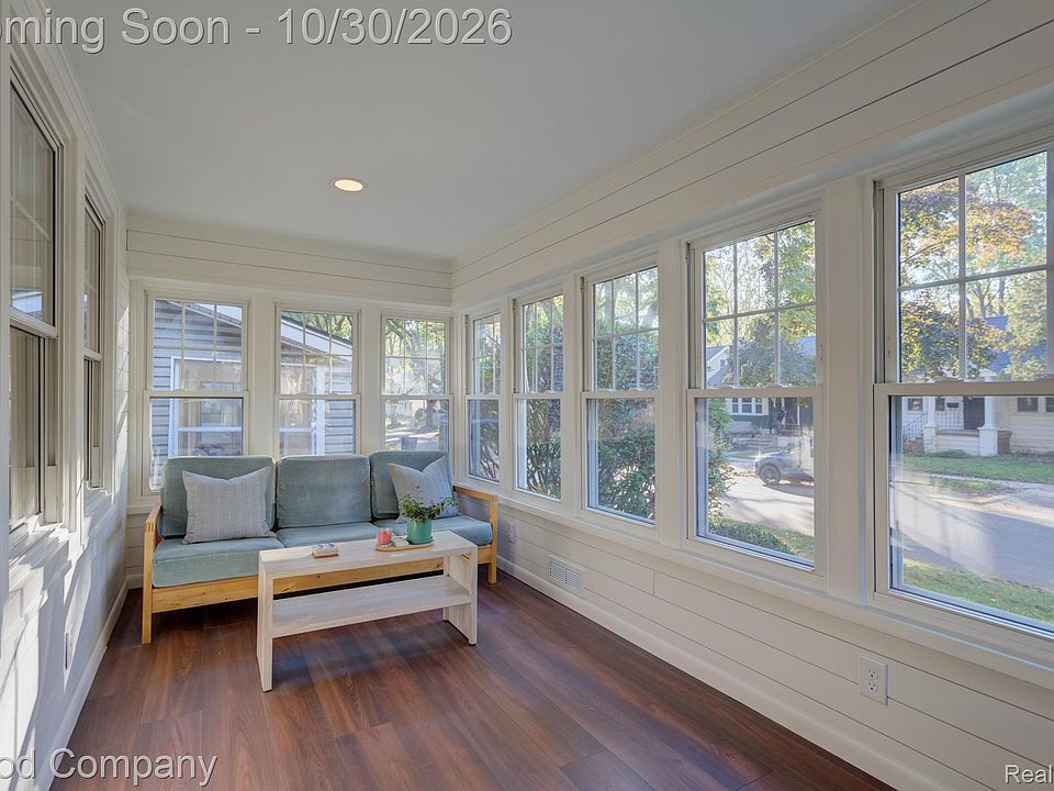 300 Leroy St, photo 10