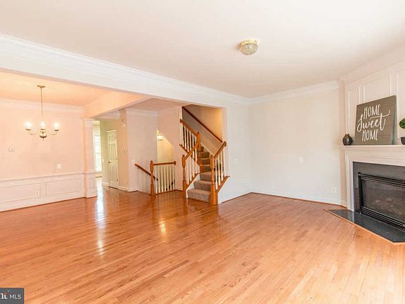 3rd image of 2415 Huntington Park Dr