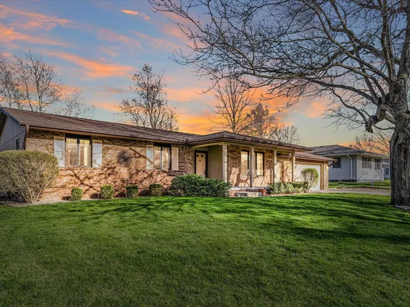 201 Valley Rd, Monticello, IL 61856