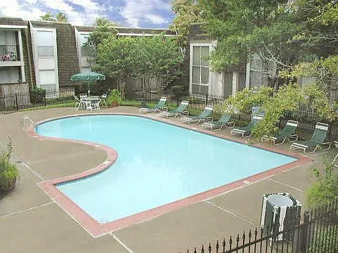 The Crest Apartments — Photo 25
