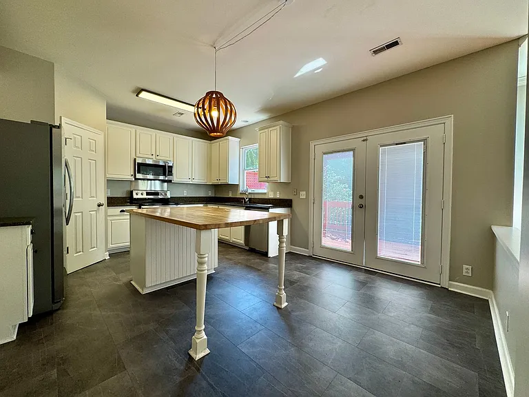 1321 Tilton Dr — Photo 15