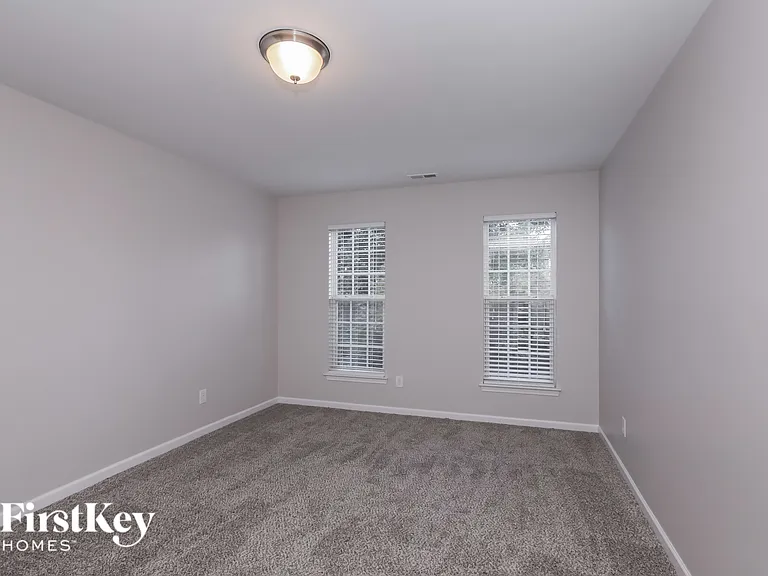 3005 Linstead Dr — Photo 11