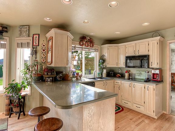 5th image of 9122 37th Street Ct E