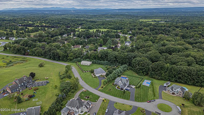 3rd image of 29 Estate Drive