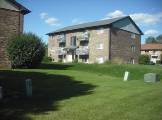 80 W 59th St APT C, Westmont, IL 60559