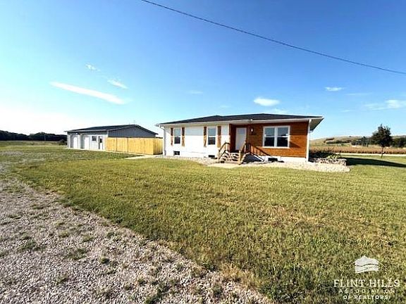 2nd image of 7846 E Lyon Creek Rd