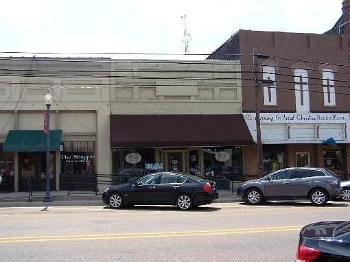 2nd image of 214 N Main St