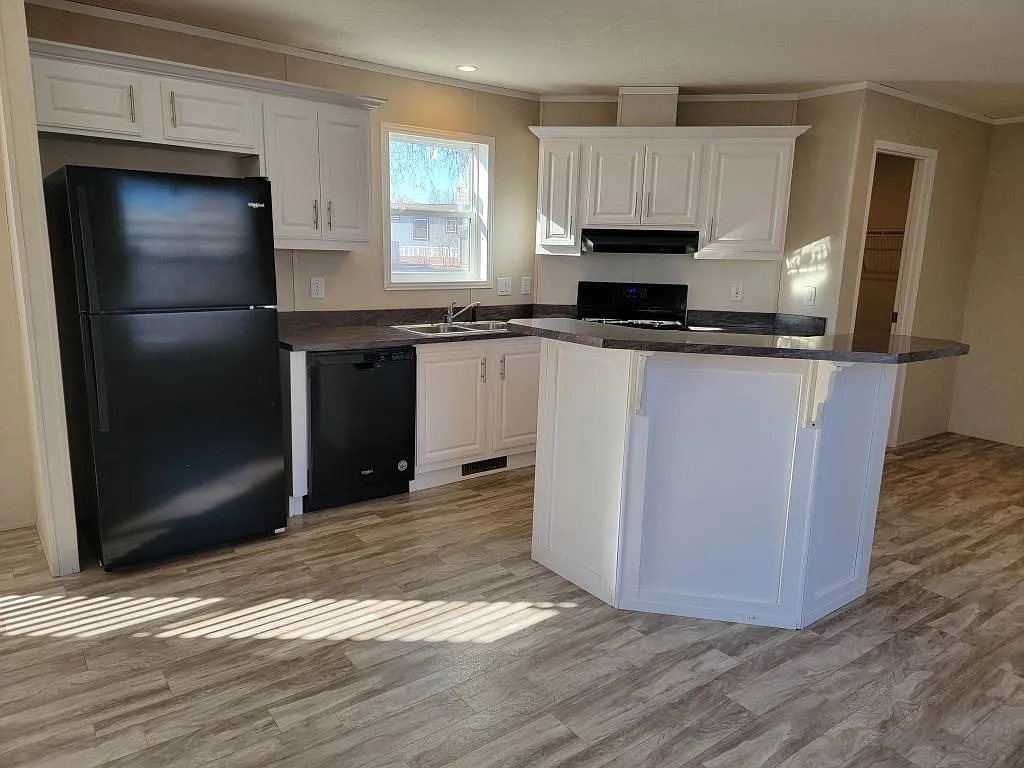 3 bed, 2.0 bath, 1216 sqft, $1,665 — Photo 3