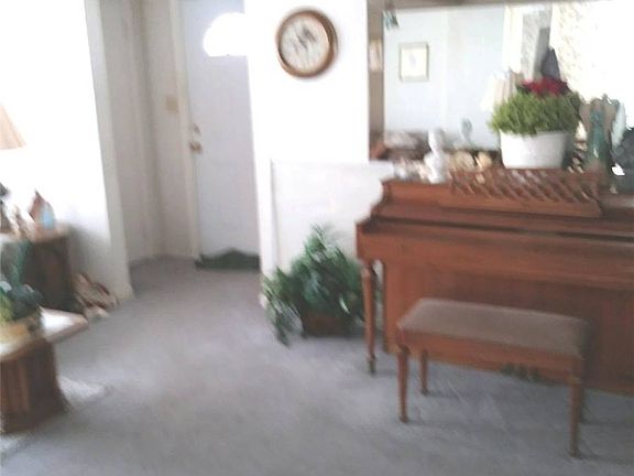 3rd image of 606 W Olive St