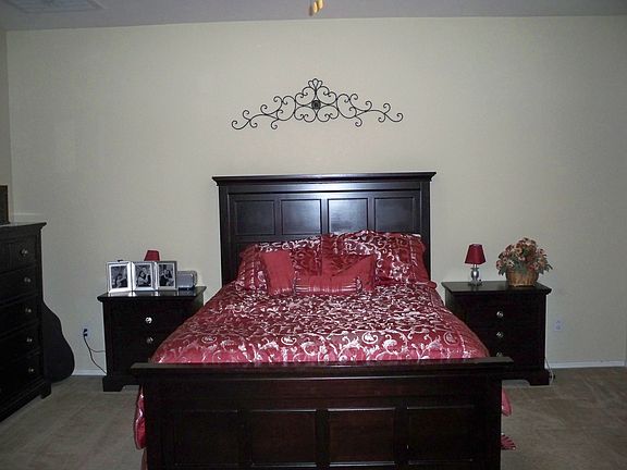Spacious Master Suite (before new carpet)
