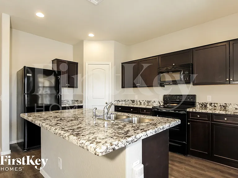 2635 W Tamarisk Ave — Photo 6