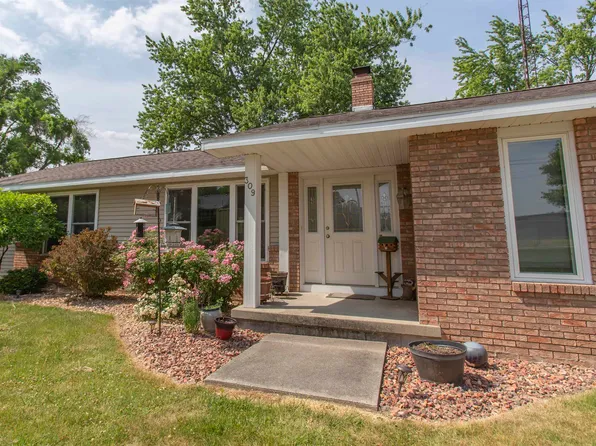 309 Calvary Ln, Angola, IN 46703