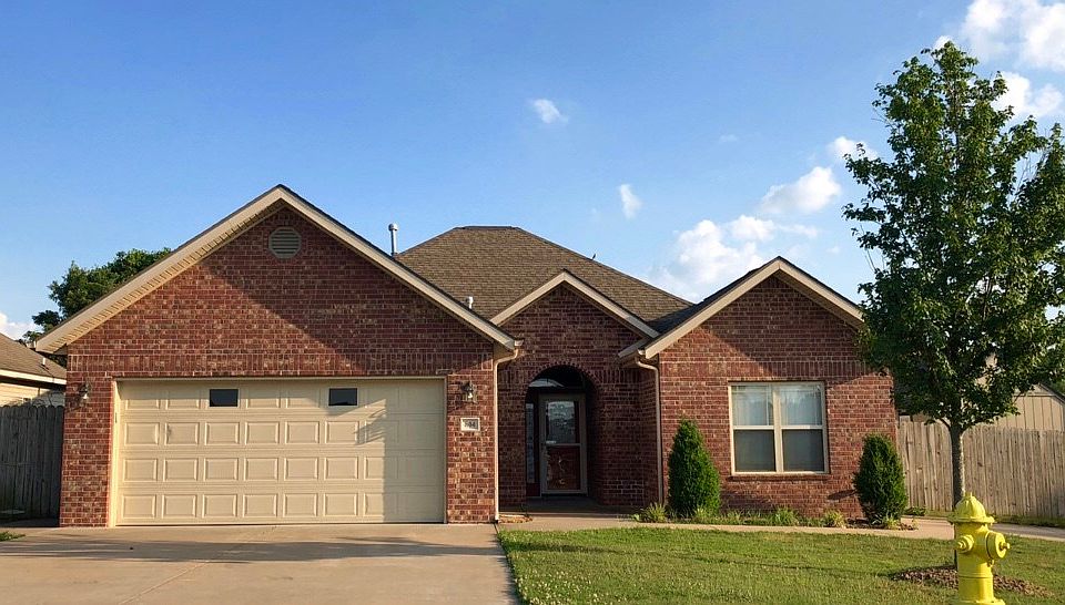1st image of 804 E Gail Dr