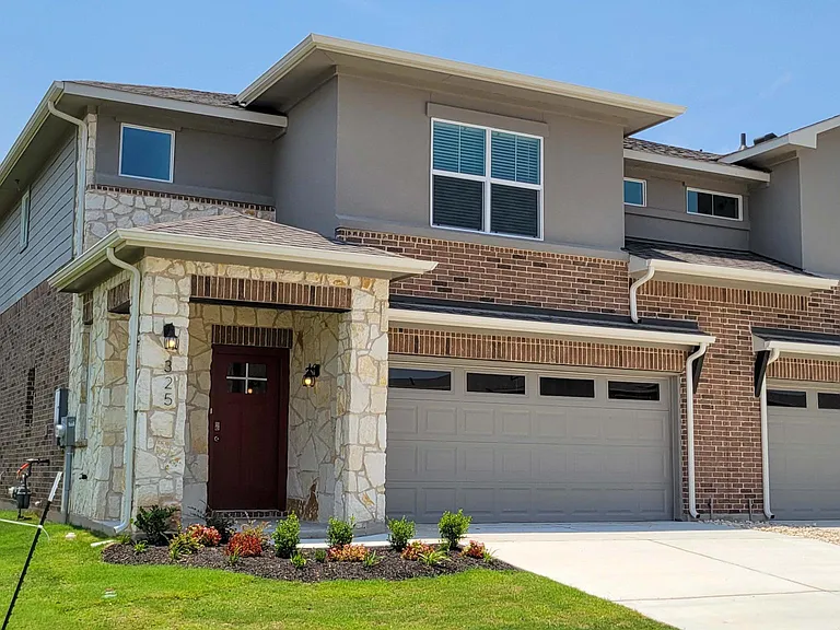 325 Brody Ln — Photo 1