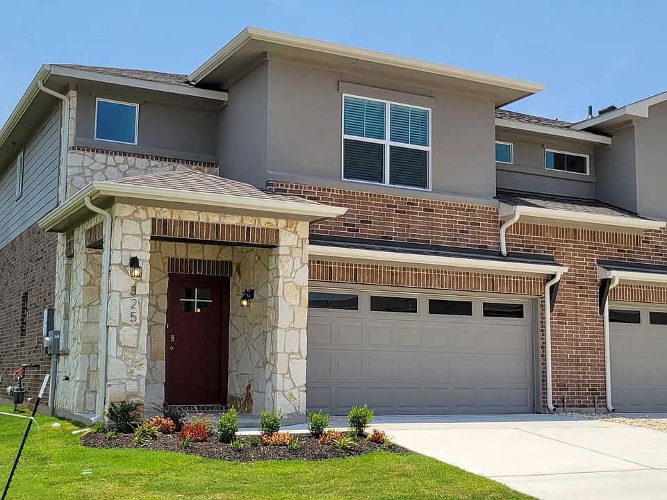 325 Brody Ln