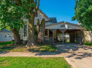 919 E Johnson St, Clinton, IL 61727
