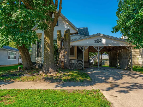 919 E Johnson St, Clinton, IL 61727