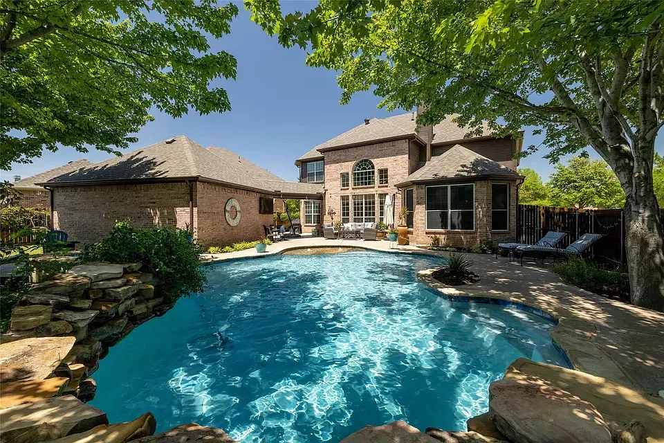 5 bed, 3714 sqft, $4,800 — Photo 2