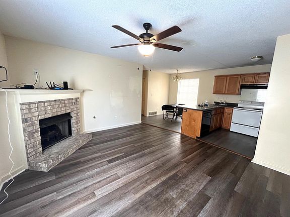 4th image of 7909 Lowrance Rd