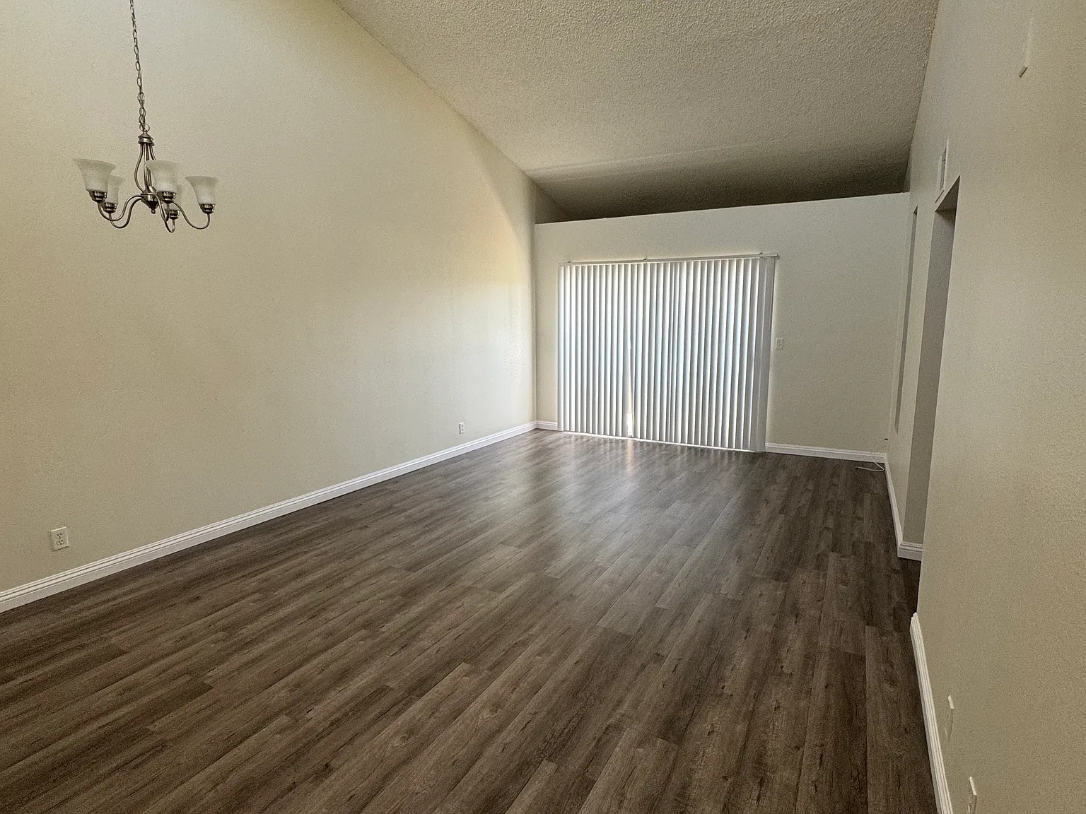 530 E Santa Anita Ave — Photo 2