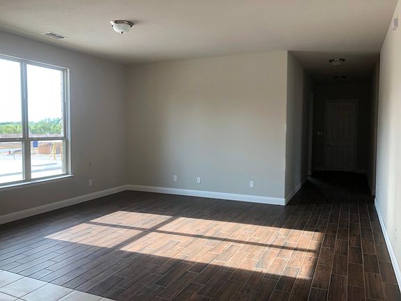 2nd image of 318 Lexington Ave