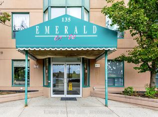 135 Hillcrest Ave #903, Mississauga, ON L5B 4B1