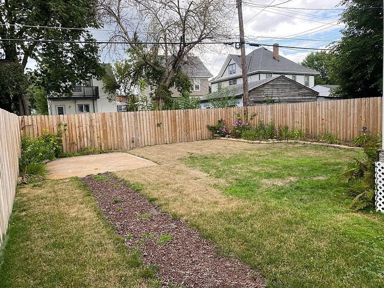 1639 Selby Ave — Photo 9