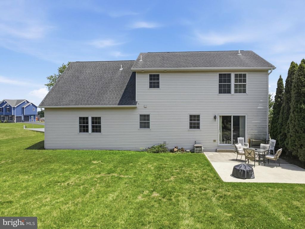 1553 Vaughn Dr, Chambersburg, PA - View 4