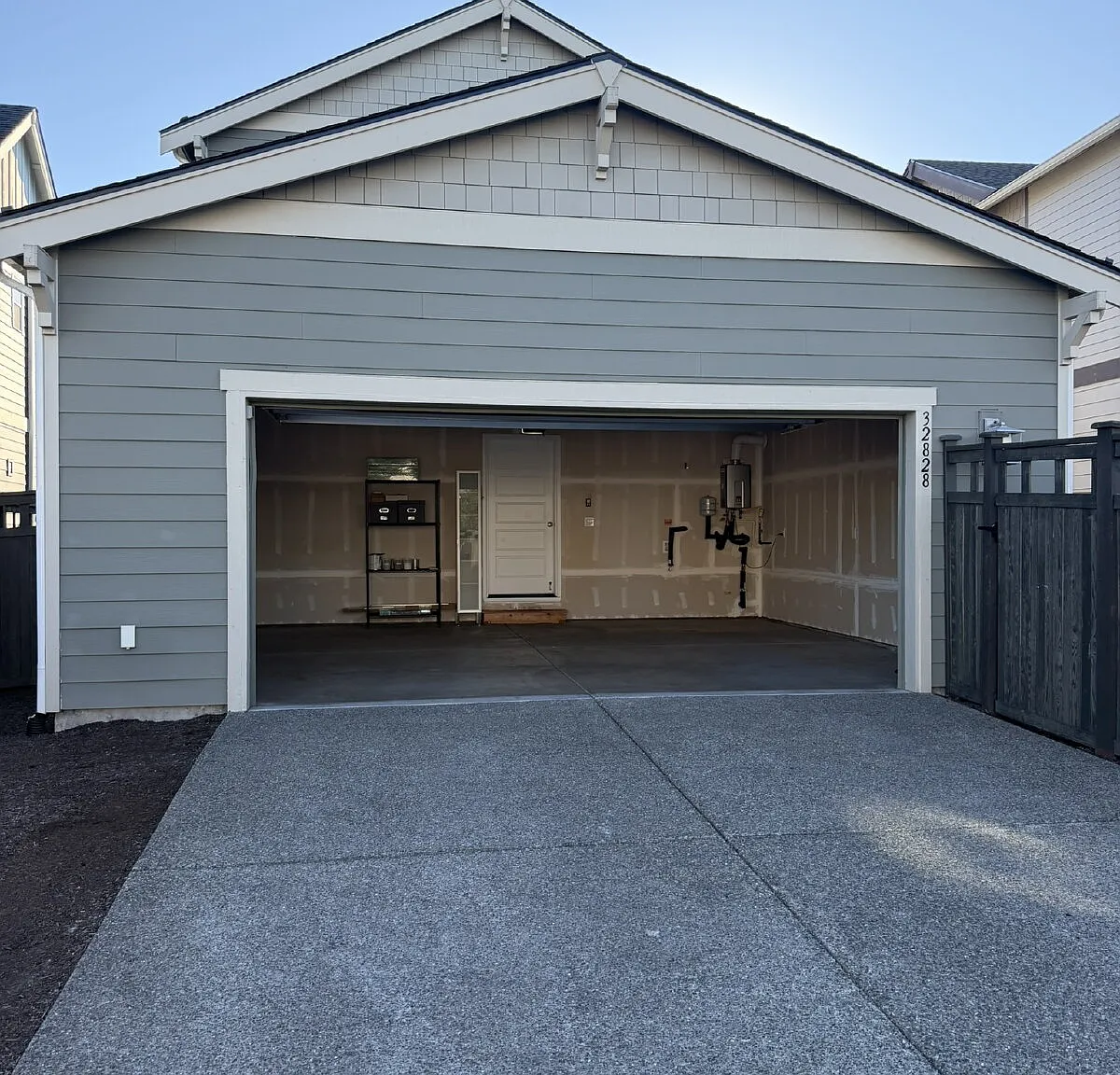 3 bed, 2.5 bath, 1849 sqft, $3,995 — Photo 2