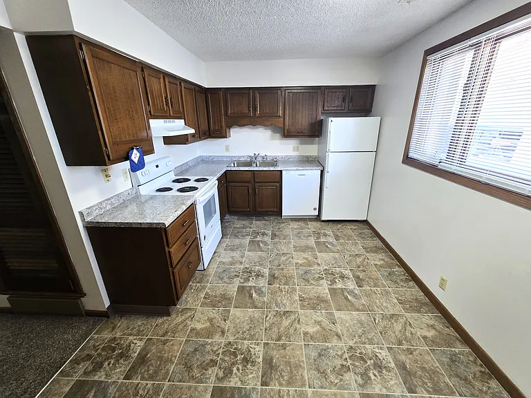 1227 S 18th — Photo 14