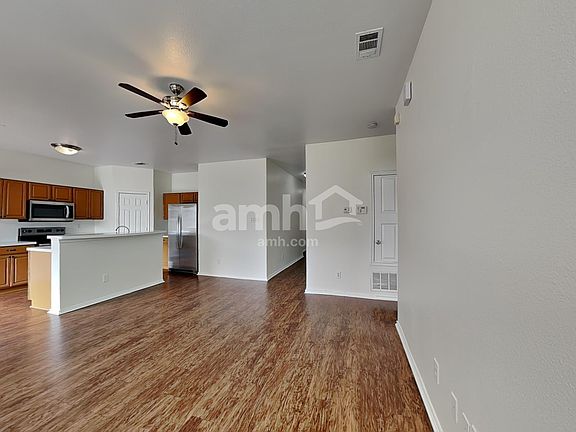 5th image of 3204 Royal Crest Dr