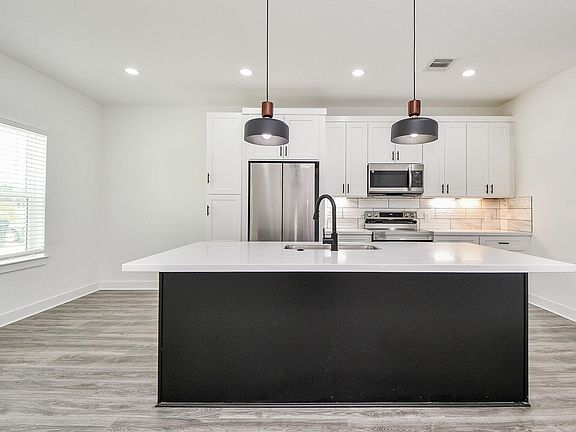 5th image of 9734 Pelsey St Unit B