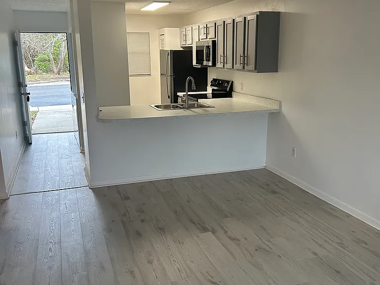 700 W Pope Rd — Photo 5