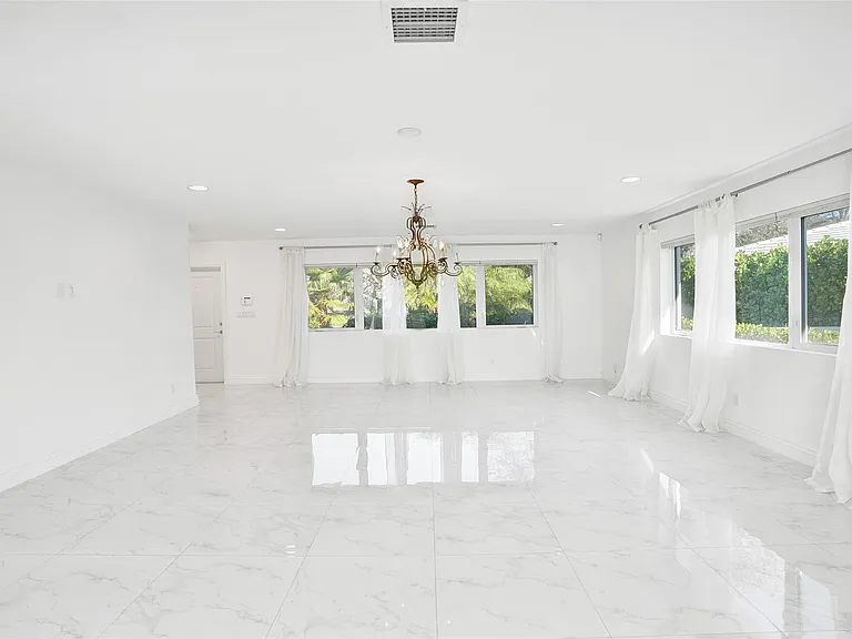 26 Cayuga Rd — Photo 12