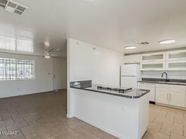 1673 W Circle B Dr, Tucson, AZ 85713