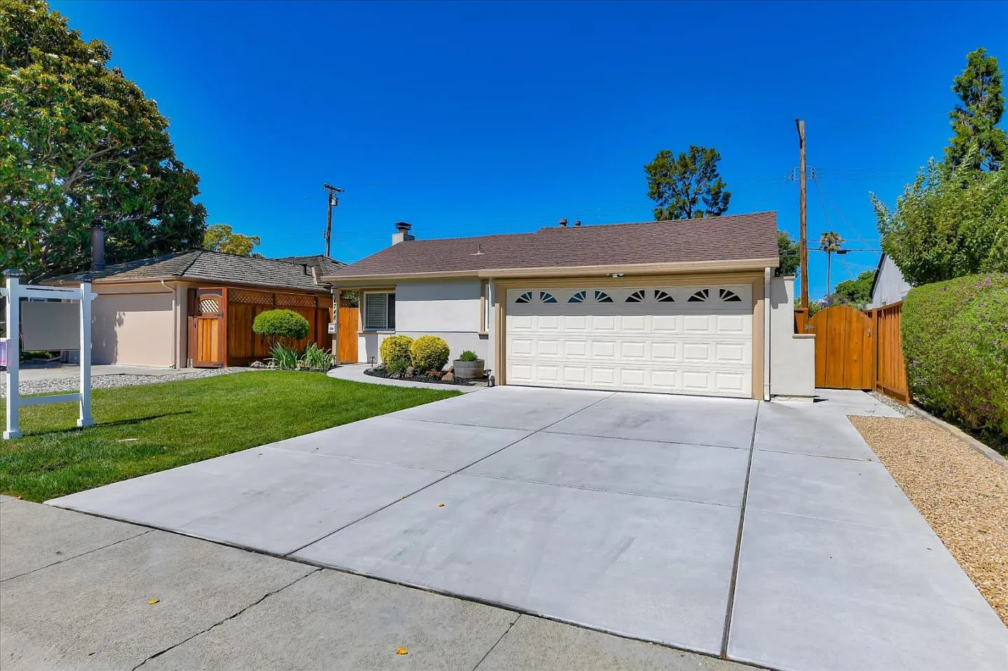 1748 Laine Ave photo 1