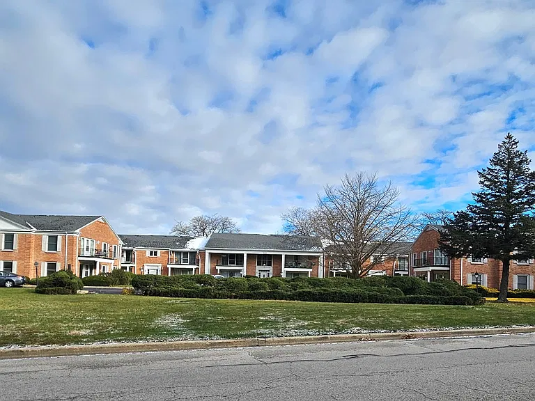 Coachlite Apartments — Photo 2