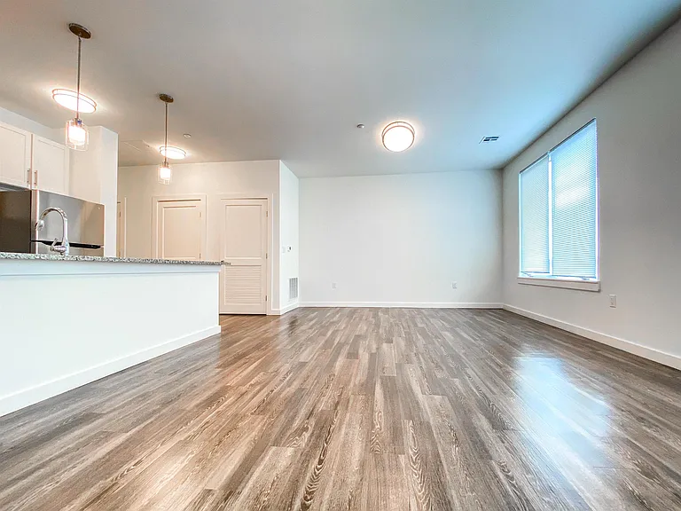 4 Orient Ave #505 — Photo 4