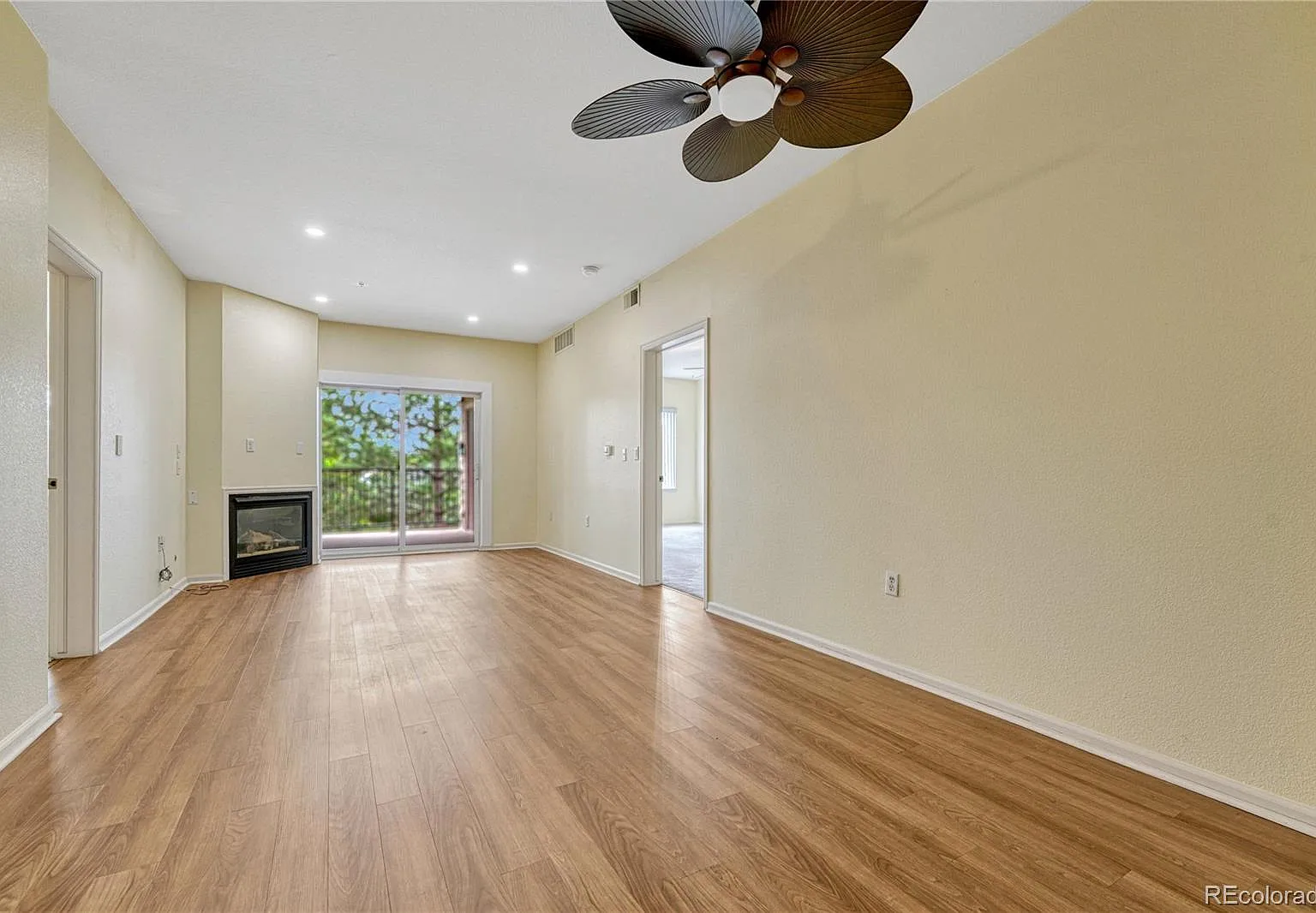 2 bed, 2.0 bath, 1119 sqft, $2,050 — Photo 4